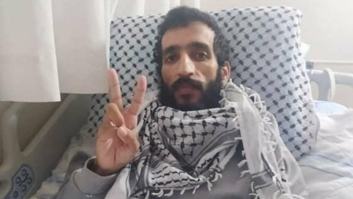 Israel utiliza la detención administrativa como herramienta de tortura contra los palestinos como Kayed al Fasfus, quien comenzó su huelga de hambre por su liberación.