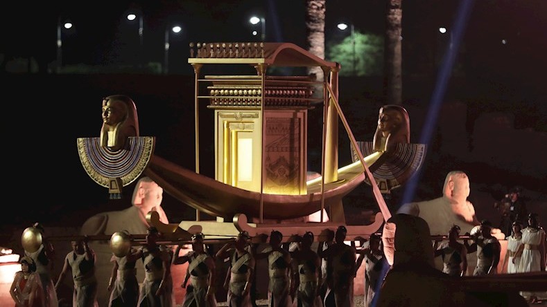 La ceremonia representaba la regeneración de Amón-Ra (la principal deidad del Antiguo Egipto) y, por tanto, del propio faraón, se realizó durante algunas épocas por el Nilo y en otras por la avenida, que corría en aquel momento en paralelo al río.