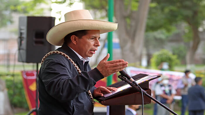 Pedro Castillo insistió en pedir que se investigue la supuesta corrupción que le imputan sectores de extrema derecha peruana.
