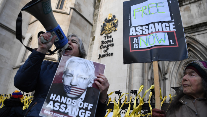 Partidarios de Assange se manifestaron este viernes en Londres para exigir la liberación del fundador de WikiLeaks.