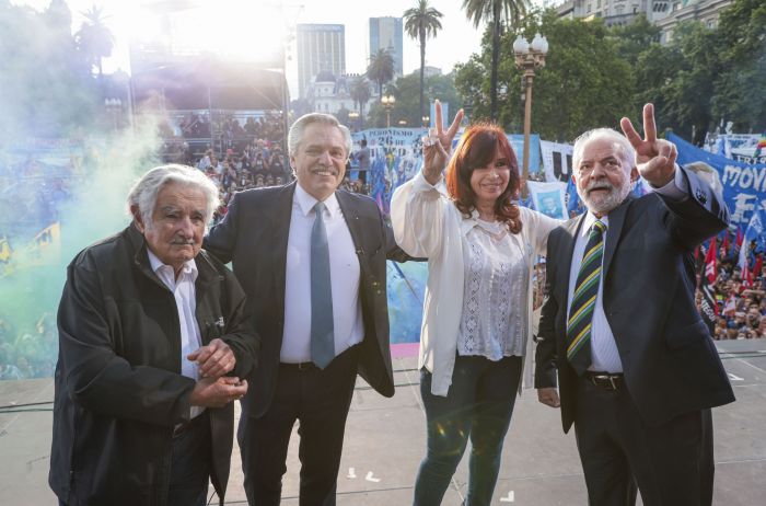 Fernández hizo un llamado a luchar por la unidad Latinoamericana en el acto por el Día de la Democracia en Argentina.