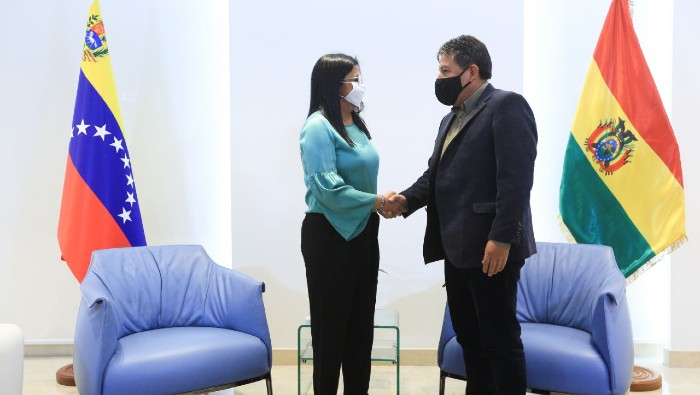 El vicepresidente boliviano, David Choquehuanca, se reunió con su homóloga venezolana, Delcy Rodríguez, para consolidar la amistad y la integración entre ambos pueblos.