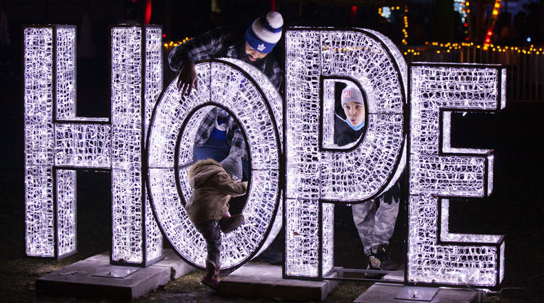 El Festival de Invierno Polar brinda a las personas una experiencia al aire libre en el Bandshell Park de Toronto.