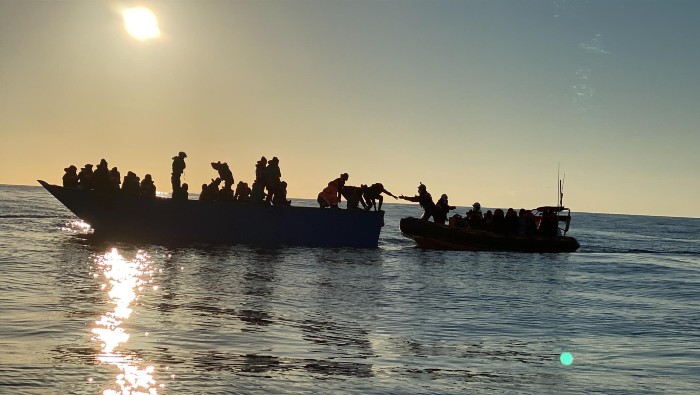 Las salidas de barcazas de las costas libias con destino a Europa, sobre todo a Italia, no han cesado durante las últimas semanas.