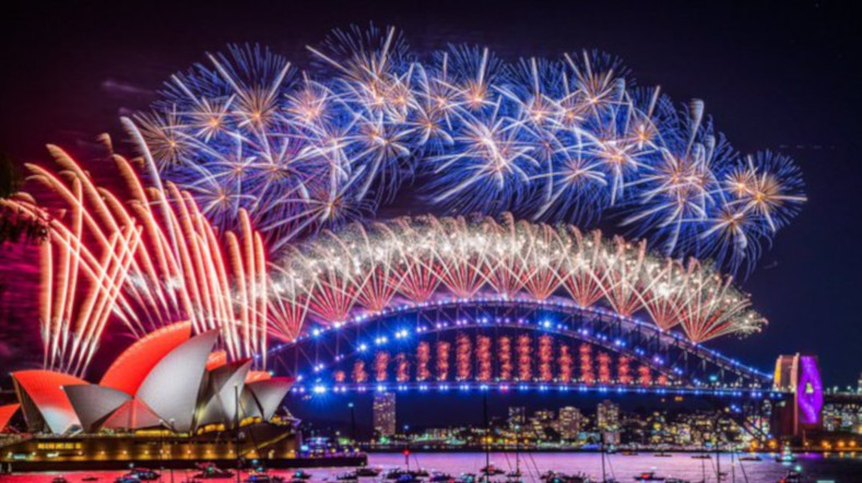 Australia da la bienvenida al año 2022 con un espectáculo de fuegos artificiales y música en Sidney.