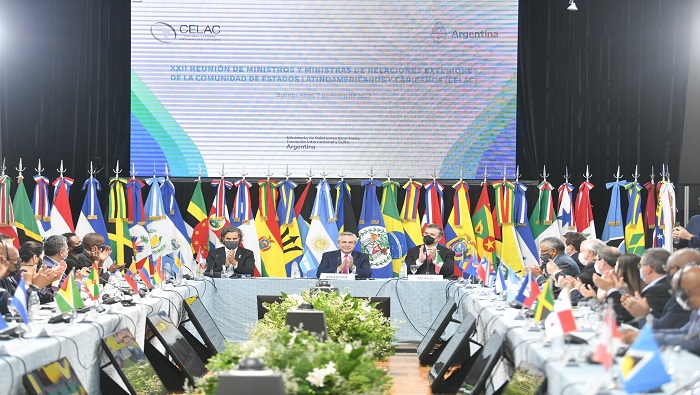 Como sucedió a fines de 2021 en la última cumbre realizada en México, la cumbre de Buenos Aires refleja la diversidad de posturas políticas respecto a varios temas.