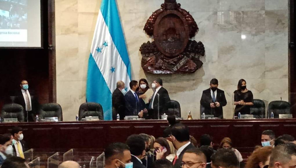 La elección de la nueva junta directiva ocurre en medio de la polémica por el incumplimiento de un acuerdo preelectoral, a solo seis días de la toma de posesión de Xiomara Castro.