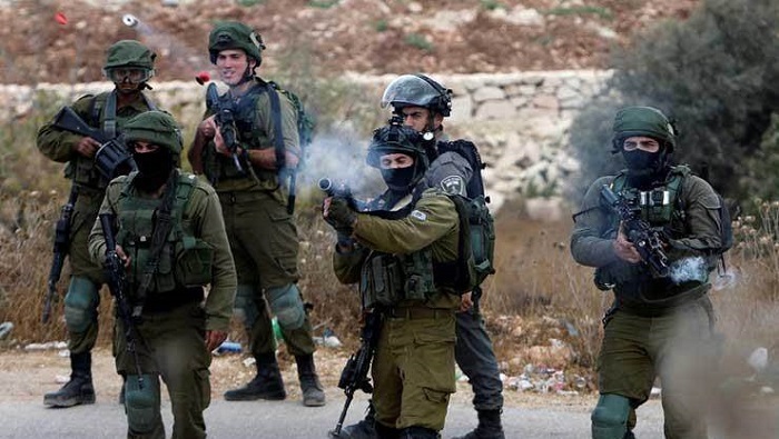 Las fuerzas sionistas atacaron a los manifestantes con balas de acero cubiertas de goma y gases lacrimógenos. 