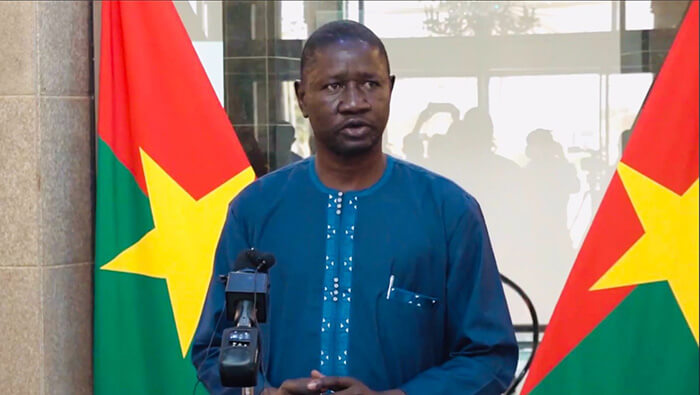 El portavoz del Gobierno de Burkina Faso confirmó los disparos en varios cuarteles militares del país.