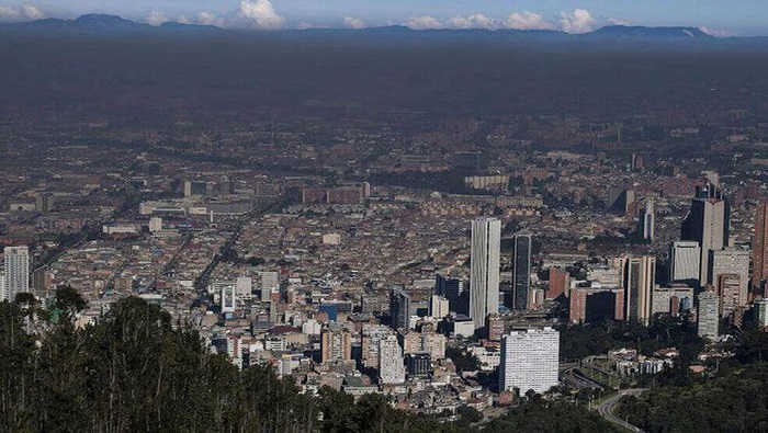 Los incendios en la Amazonía, particularmente en la Guajira, y la contaminación originada por vehículos e industrias provocaron que el estado del aire en Bogotá disminuyó de moderado a regular.