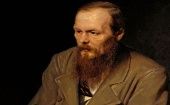 La literatura de  Dostoyevski explora la psicología humana en el complejo contexto político, social y espiritual de la sociedad rusa de la segunda mitad del siglo XIX.
