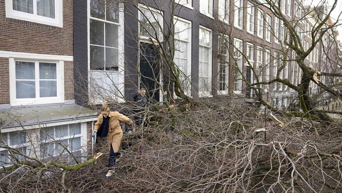 De acuerdo con el Real Instituto Meteorológico de Países Bajos, la tormenta Eunice podría convertirse en la más fuerte de los últimos 30 años.