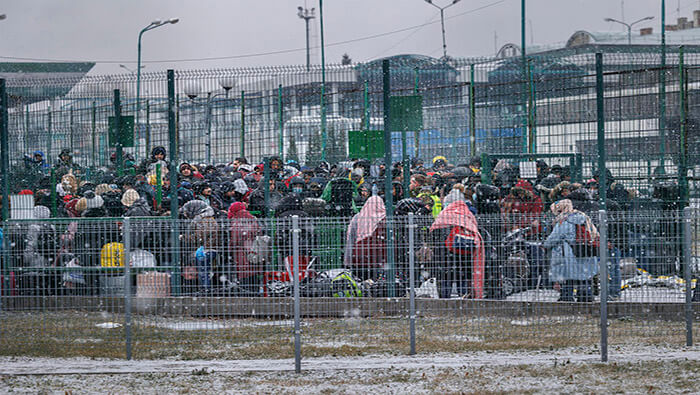 Ciudadanos chinos arriban a Moldavia tras ser evacuados de Ucrania.