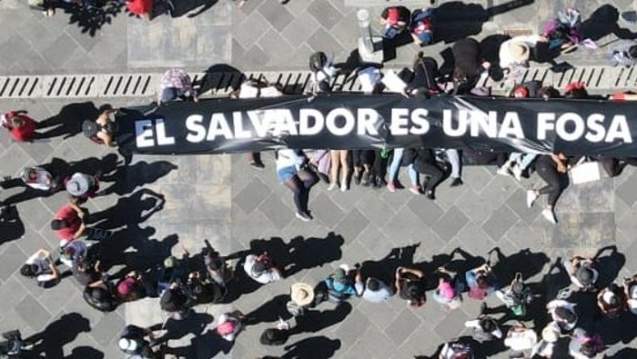 Las representantes de la organización Colectiva Amorales condenaron el asesinato de decenas de mujeres durante 2021 por la violencia que enfrentan en El Salvador.