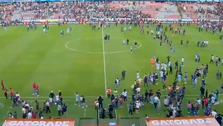 El encuentro estaba 1-0 a favor del Atlas, campeón vigente de México, a los 62 minutos, cuando estalló al menos un par de riñas en distintas zonas del graderío del Estadio Corregidora de Querétaro.