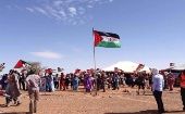 Activistas protestan contra la decisión de España de apoyar el plan de Marruecos sobre el Sáhara Occidental.
