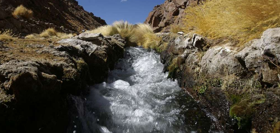 El curso de las aguas del Silala, que tienen su origen en Bolivia, se encuentra en disputa desde 2016 por petición de Chile a que sea reconocido como un recurso de curso internacional.