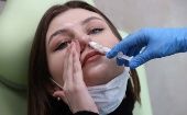 La vacuna Sputnik V en su forma nasal fue registrada el 1 de abril por el Ministerio de Salud ruso, y avanza a su etapa final de ensayos clínicos.