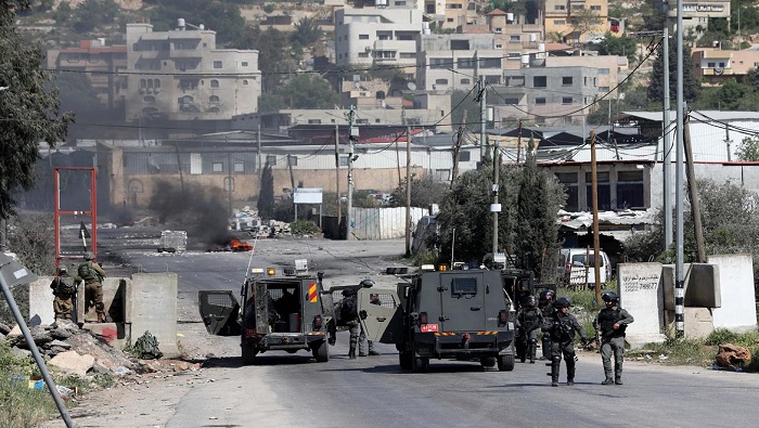 Otro ataque registrado fue en Naplusa (norte), donde tres palestinos fueron heridos por proyectiles de goma.