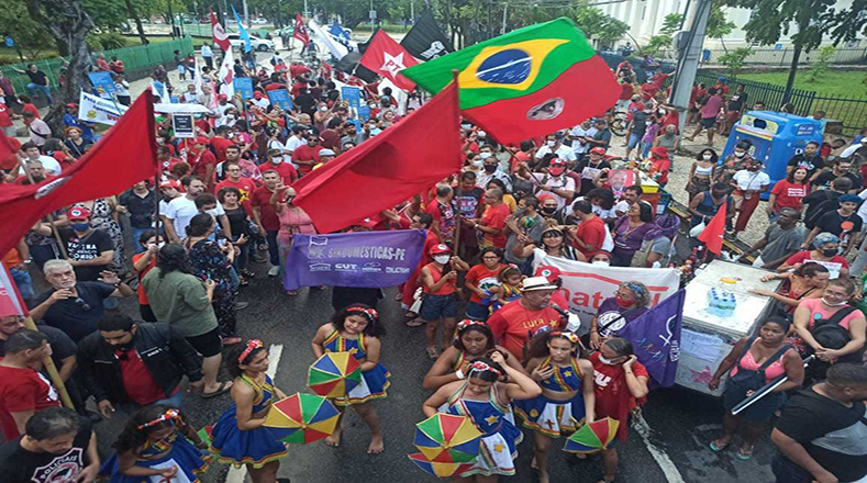 Trabajadores brasileños llenaron varias calles de las principales ciudades en contra de las políticas neoliberales de Jair Bolsonaro, asimismo, compartieron con el candidato Lula eventos culturales.