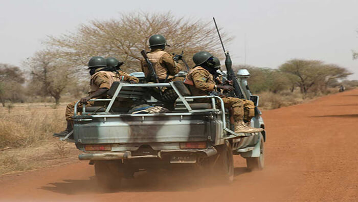 Burkina Faso sufre a menudo ataques yihadistas perpetrados por grupos ligados tanto a Al Qaeda como al Daesh..