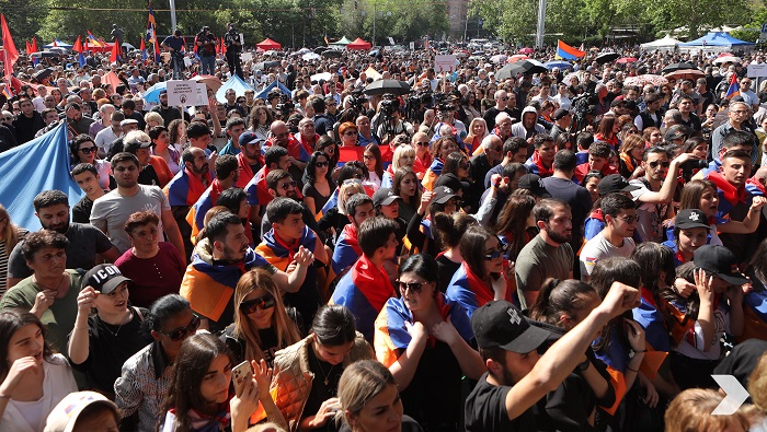 La oposición parlamentaria ha convocado a las recientes manifestaciones en Armenia para exigir la renuncia del primer ministro Pashinyan.