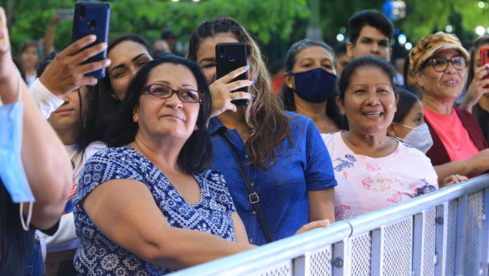 Las madres venezolanas recibieron como obsequio un concierto que estelarizó el cantante mexicano Vicente Fernández Jr.