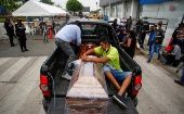 Las autoridades ecuatorianas avanzan en la identificación de los internos asesinados durante el motín de este lunes y en la entrega de sus restos a las familias.