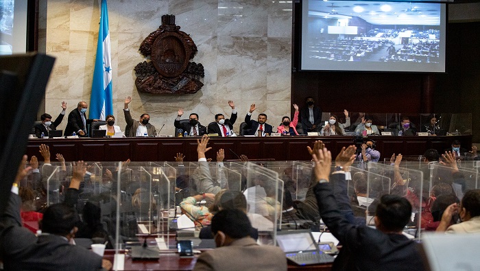 El gobierno hondureño ha asumido el compromiso de garantizar al pueblo hondureño el servicio de energía eléctrica como un bien público de seguridad nacional bajo responsabilidad de la estatal.