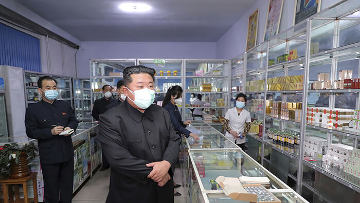 Kim Jong un exhortó a mejorar la distribución de medicamentos para hacer frente a la propagación de la Covid-19.