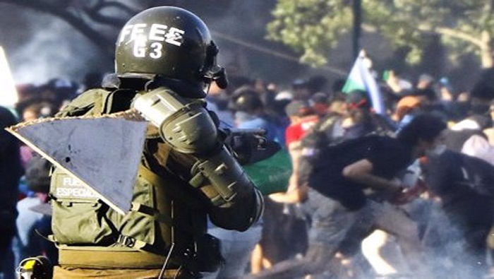 Entre octubre y diciembre de 2019 se registraron 26 muertos y centenares de heridos, así como denuncias de torturas, malos tratos, violencia sexual y detenciones arbitrarias y masivas durante la protesta social en Chile.