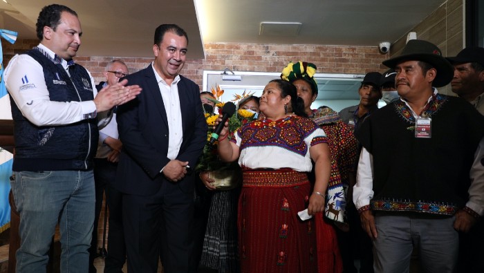 La indígena guatemalteca Juana Alonzo Santizo llegó a su país natal junto al canciller Mario Búcaro.