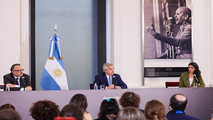 De acuerdo a las declaraciones del mandatario la aplicación de esta ley va a permitir una nueva industria en la Argentina.