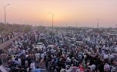 Khan llamó a sus seguidores a reunirse en el distrito custodiado por los efectivos de las fuerzas armadas exigiendo nuevas elecciones.