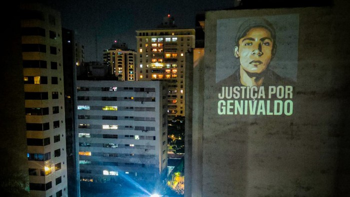 En la ciudad de Sao Paulo, un edificio fue iluminado la noche del jueves con el rostro de Genivaldo en solidaridad con su causa y como reclamo de justicia.