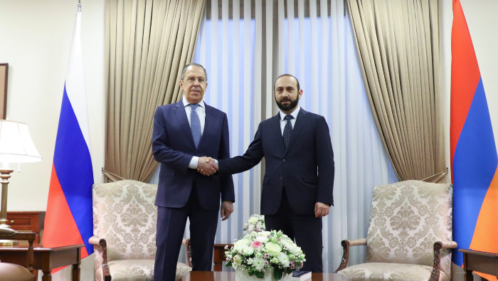 Lavrov y Mirzoyán coincidieron en que Rusia sigue siendo el principal socio comercial e inversor económico de Armenia.