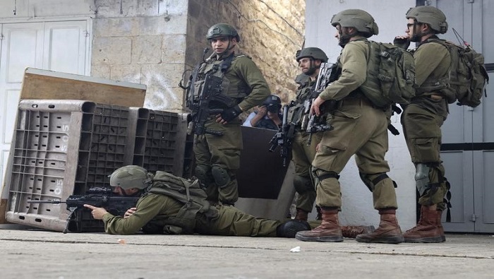 Las autoridades precisaron que tres palestinos resultaron heridos por fuego real y dos por acero revestido de goma.