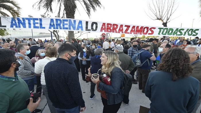 Durante varias jornadas, trabajadores de diversos sectores han tomado las calles en Uruguay para defender la empresa pública y rechazar las privatizaciones.