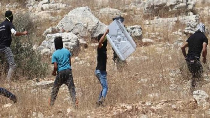Otros civiles palestinos fueron afectados en las aldeas de Qaryut y Beit Dajan.