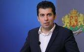 El primer ministro búlgaro, Kiril Petkov, renunció este lunes, en cumplimiento de la moción de censura aprobada en su contra la semana pasada.