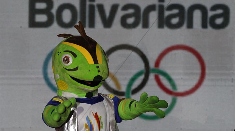 Guatapí, la mascota que acompañó los Juegos Bolivarianos, fue una de las animadoras de la celebración final del evento.