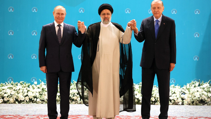 Fue acordado celebrar la próxima reunión en Rusia, así como “fortalecer la coordinación trilateral en varias áreas”.