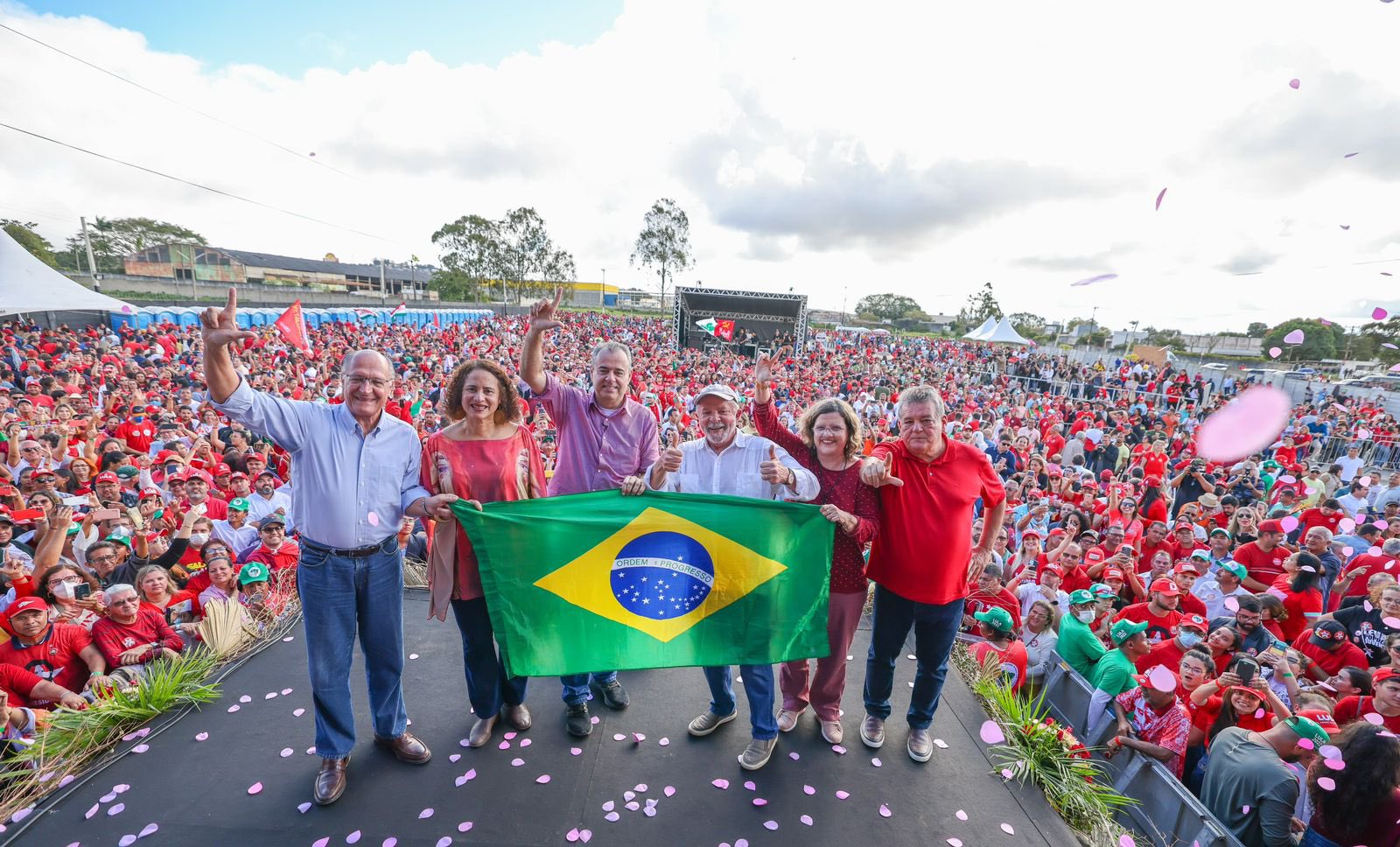 El candidato por el PT condenó los recientes intentos del presidente Jair Bolsonaro de desacreditar el proceso electoral.