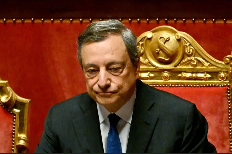 Draghi, quien continuará al frente del Gobierno para asuntos corrientes, presentó su renuncia a Mattrella antes de culminar la sesión en el Senado.