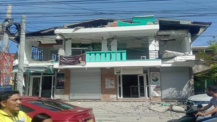 Usuarios de las redes sociales han compartido imágenes y videos de infraestructuras afectadas por el terremoto.
