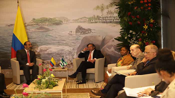 Al mismo tiempo, los nuevos representantes del Poder Ejecutivo colombiano sostuvieron un encuentro con el presidente del Banco de Desarrollo de América Latina (CAF).