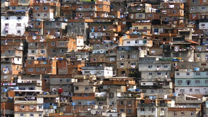 Según el estudio, más de 3.8 millones de brasileños residentes en áreas metropolitanas cayeron en la pobreza entre 2020 y 2021.