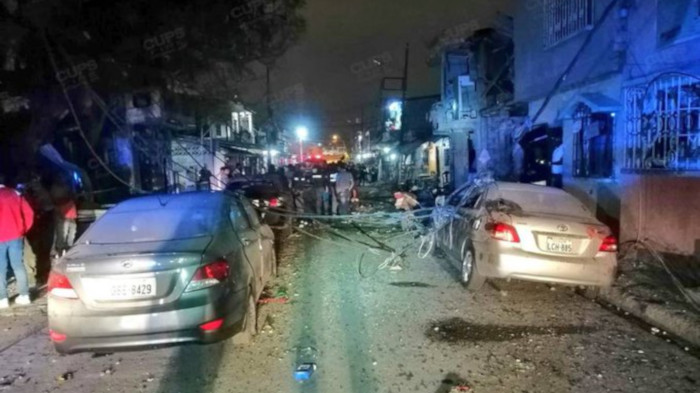 La detonación destruyó varias viviendas, vehículos y parte del alumbrado eléctrico.