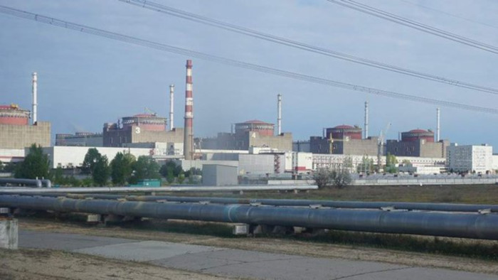 La central nuclear de Zaporiyia, situada en la ciudad de Energodar y operada por la empresa ucraniana Energoatom, está controlada hoy por militares rusos.