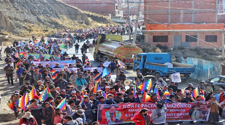 “La unidad y conciencia del pueblo boliviano, movilizado en las calles y luego en las urnas, nos devolvió la democracia, hoy, es nuestro deber histórico defenderla”, recalcó el jefe de Estado.